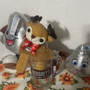 5 Piece Set Hersheys mug+Kisses poseable+deer